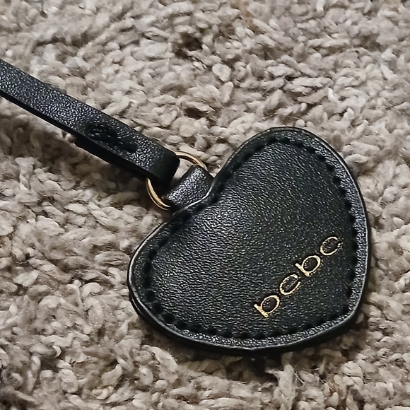 🖤✨ Bebe Black Heart Crossbody Bag | Gold Hardware | NWT ✨🖤 - Picture 7 of 8